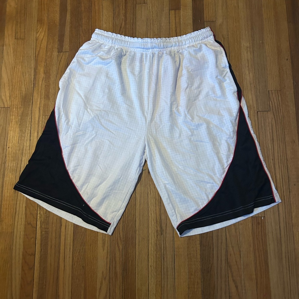 Footlocker X-Large Basketball Shorts White And Black Pockets